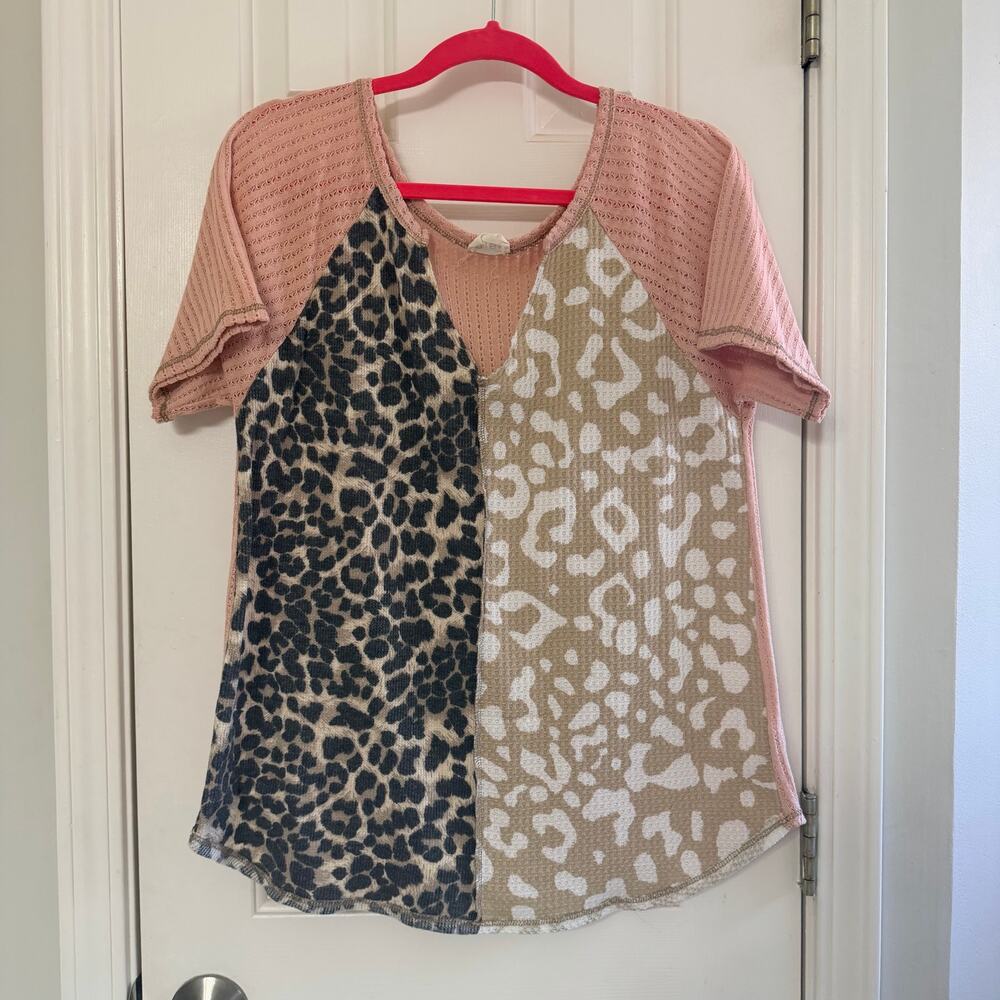 BIBI • Boutique pink and animal print colorblock short-sleeve top